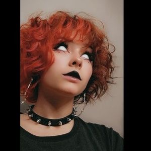 Meet your Posher, Scarlet